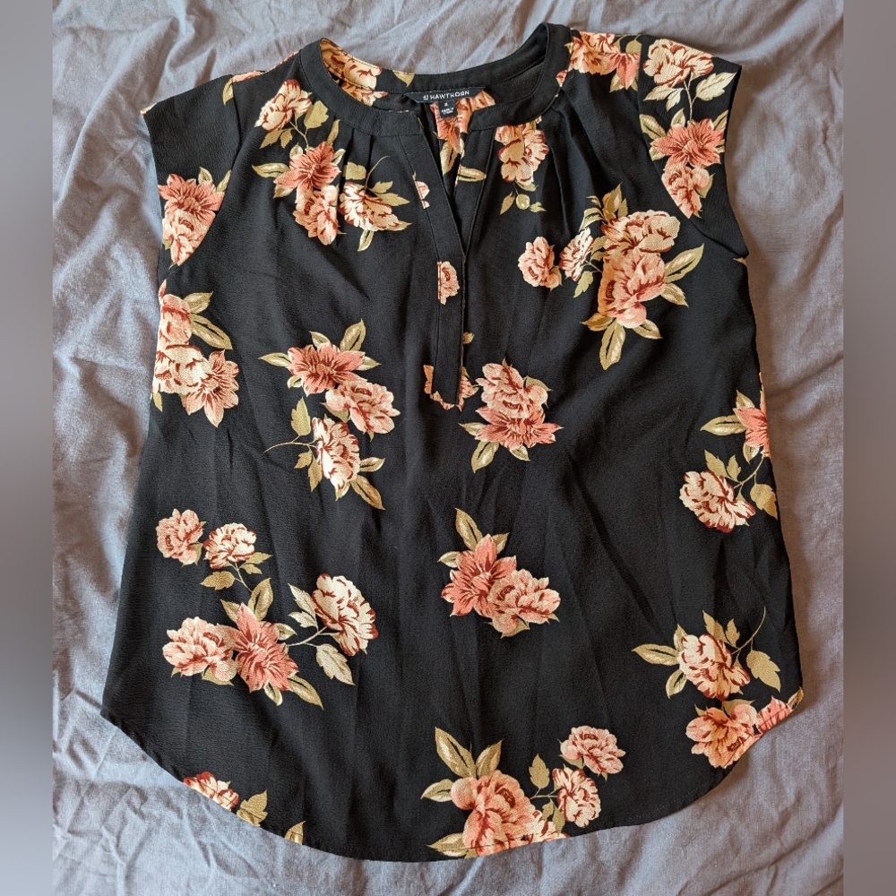 41 Hawthorn Short Sleeve Black Shirt with Flowers
